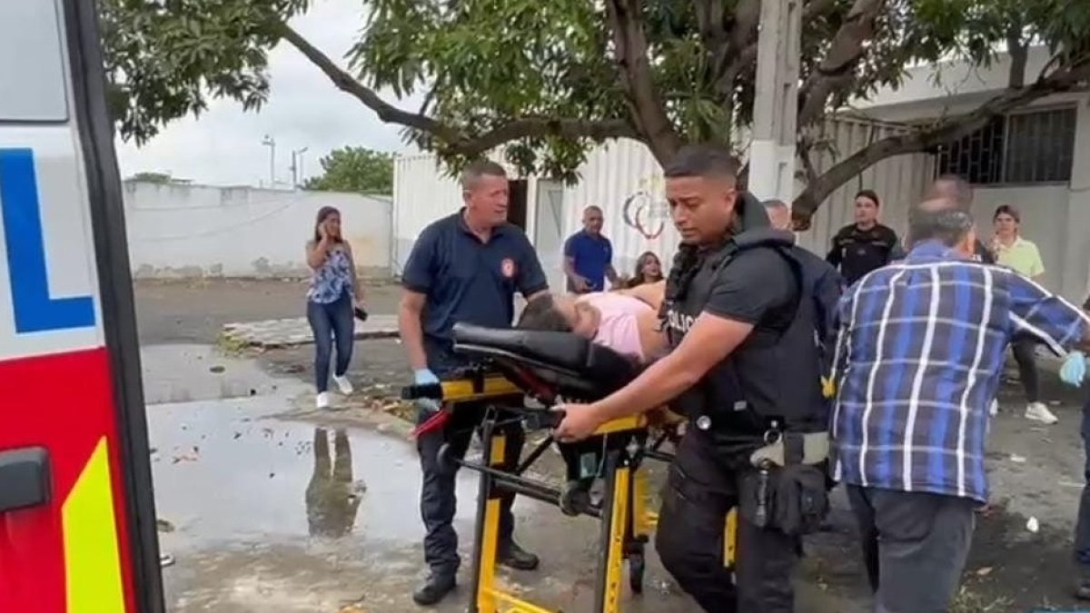 Las personas que resultaron heridas fueron trasladadas a casas de salud de la capital de Manabí.