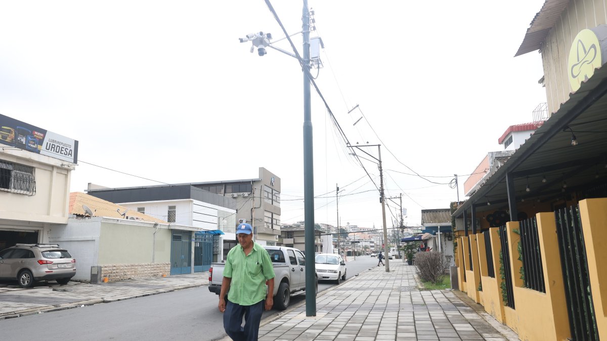 Pese al número de cámaras que pueden existir en una sola calle, la ciudadanía sigue sintiéndose desprotegida.