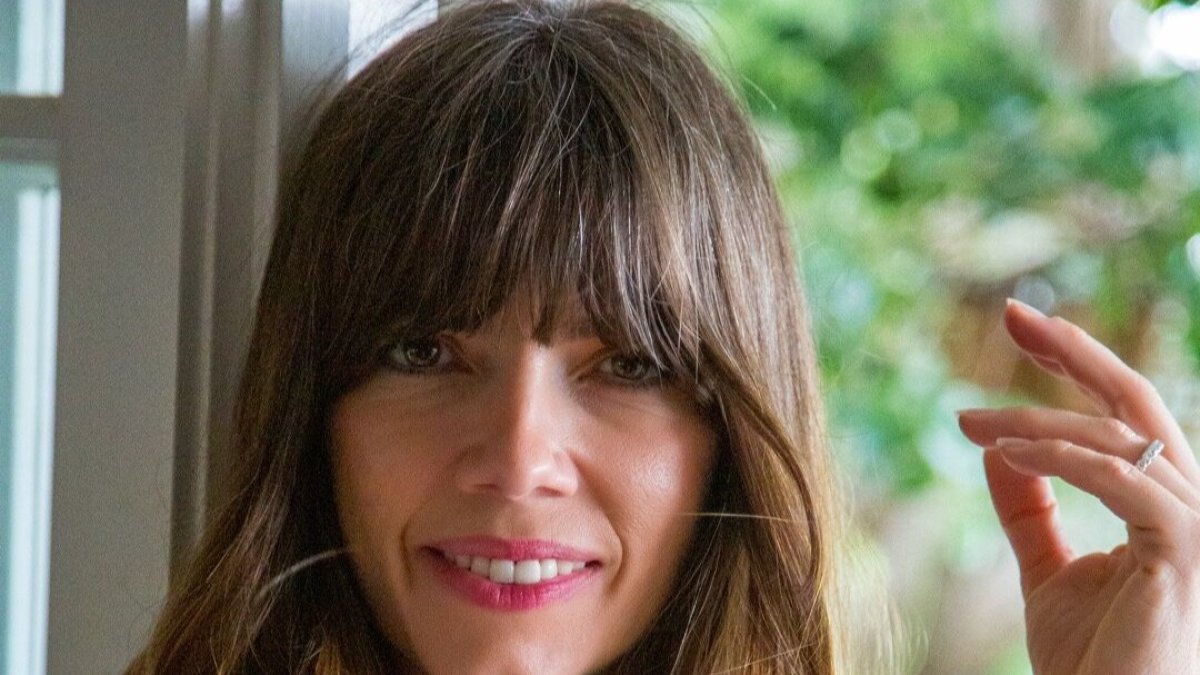 Kate Morton estudió Discurso y Drama en Trinity College y Literatura inglesa en la Universidad de Queensland.