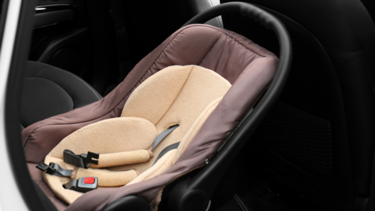 Referencial. El menor fue olvidado en el interior del auto.