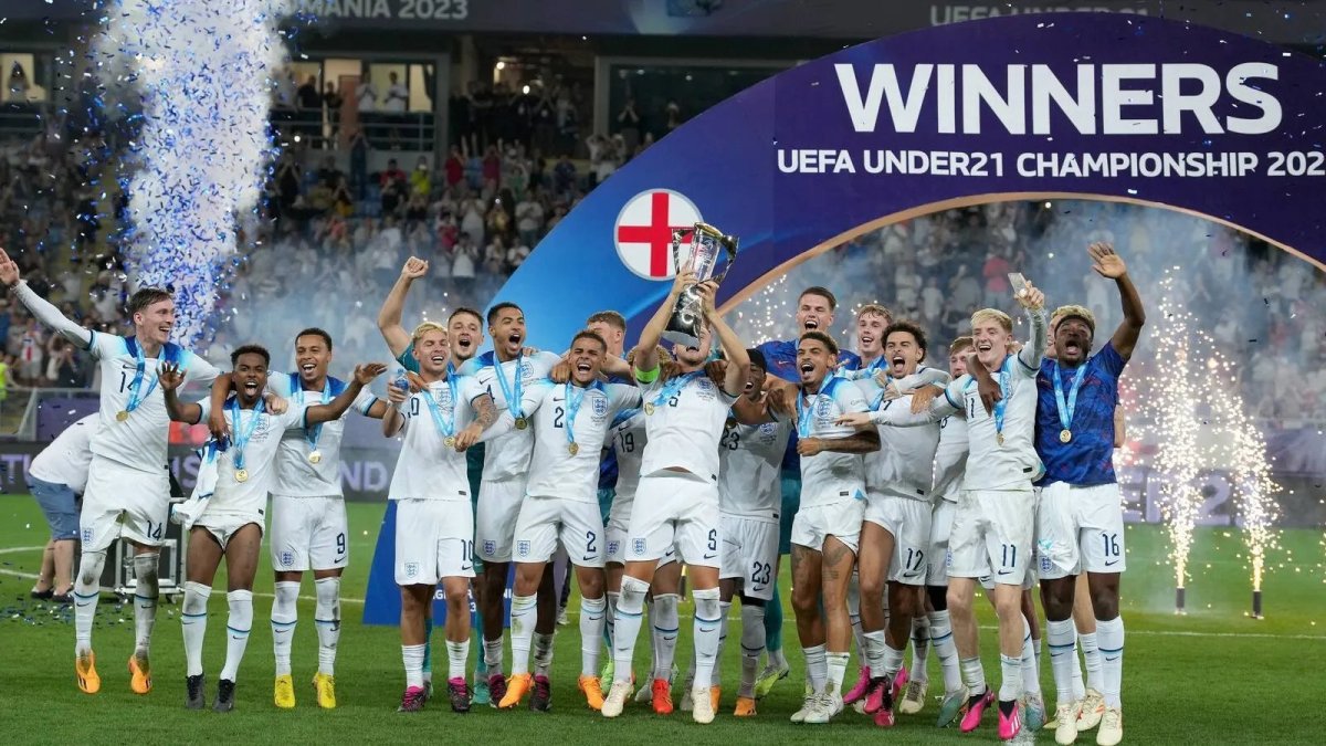 Pasaron 39 años para que los ingleses vuelvan a alzar el trofeo de la competición.