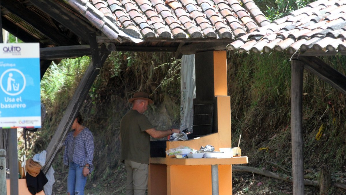 El Parque Metrpolitano  Norte ofrece chozas, zonas de asados, miradores, senderos  ecológicos, etc.