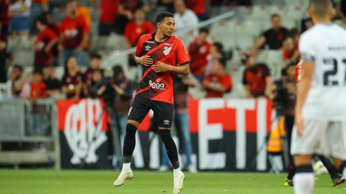 Bryan García fue suspendido en Brasil, tras participar de una red de apuestas.