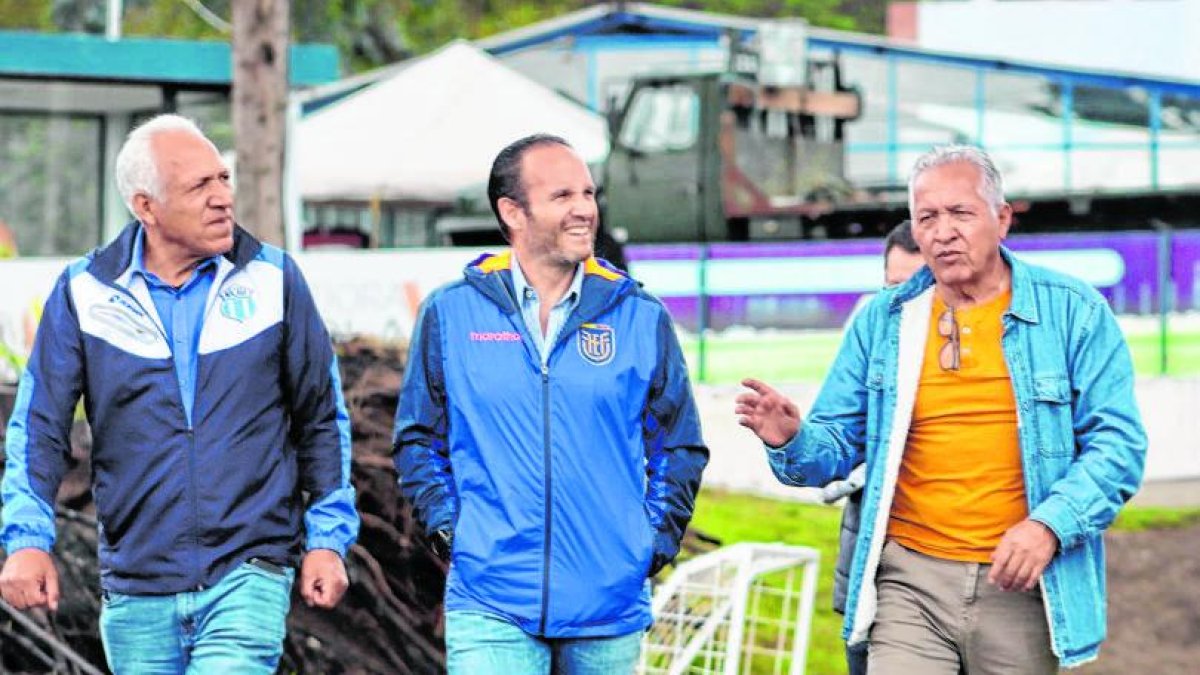 Como parte de su agenda, el titular de la FEF (c) habló sobre el momento actual de la Tri desde Ambato, luego de una visita a un centro de alto rendimiento.