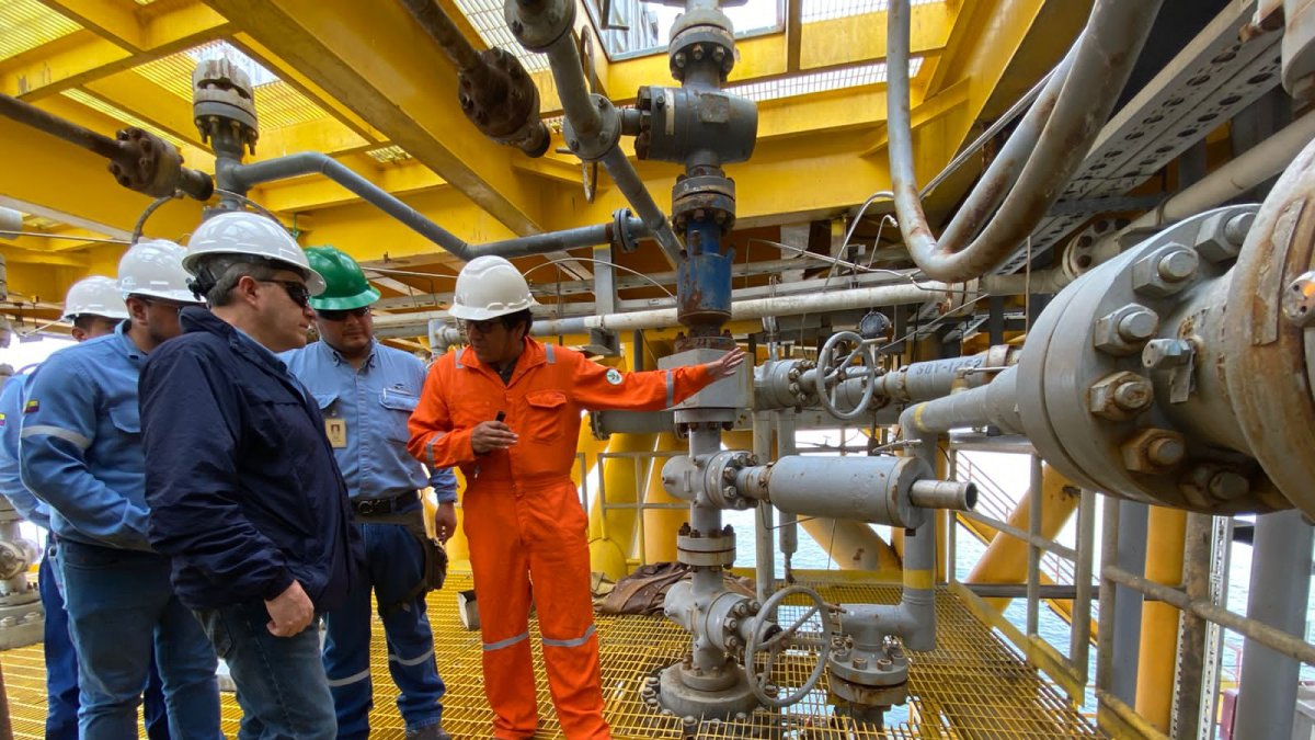 El gerente de Petroecuador, Ramón Correa Vivanco, en la visita al campo Amistad.