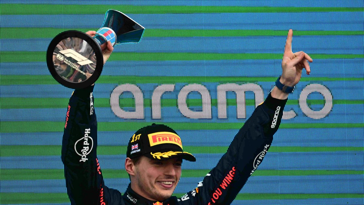 El piloto, de 25 años, celebra con el título de Silverstone y espera el siguiente GP, en Hungría, a las afueras de Budapest, el próximo 23 de julio.