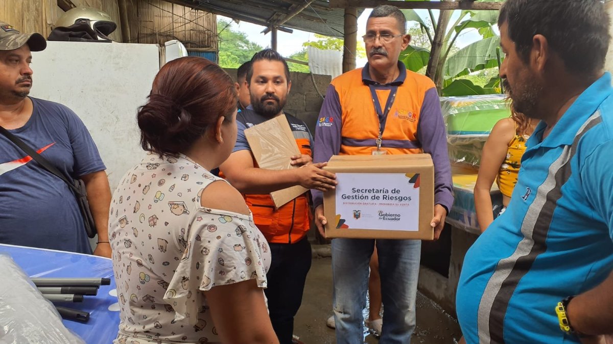 Acción. La Secretaría de Gestión de Riesgos ha entregado ayuda humanitaria a las familias afectadas por las fuertes lluvias