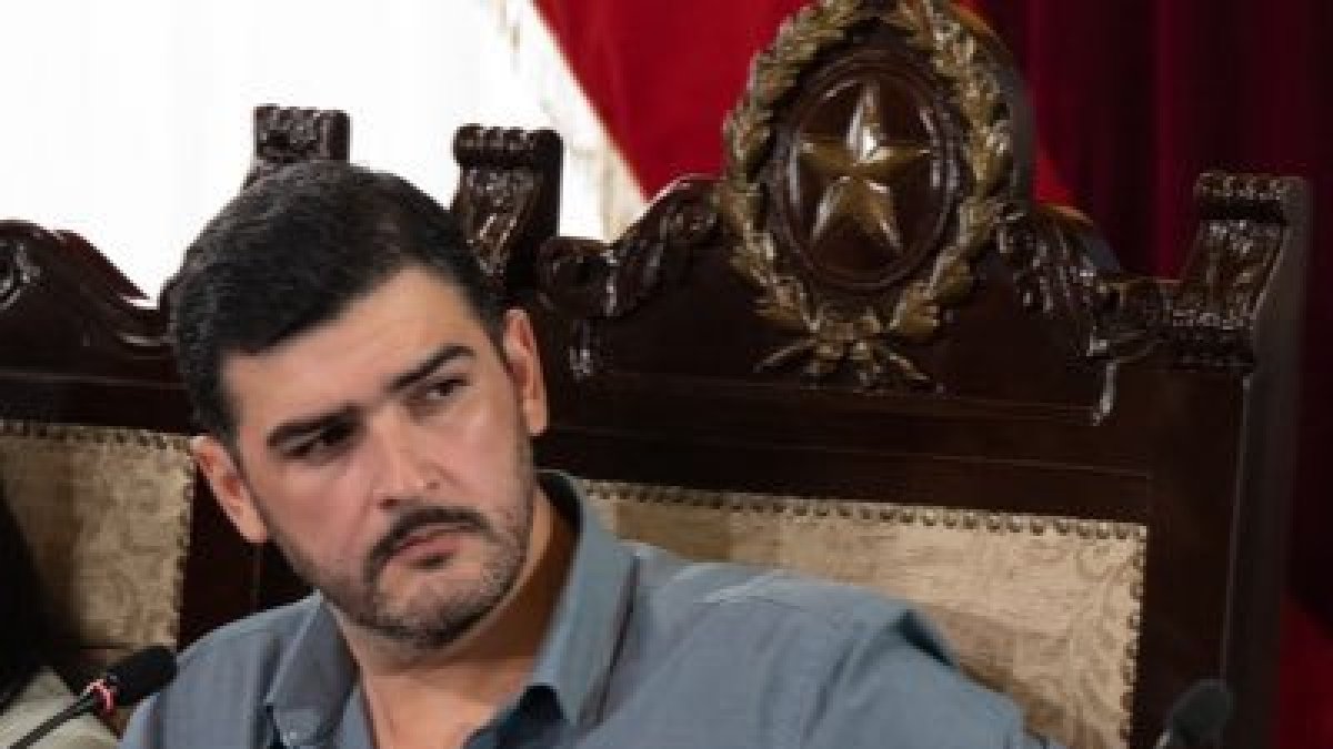 Figura. El funcionario utiliza la red social Twitter para responder a denuncias.