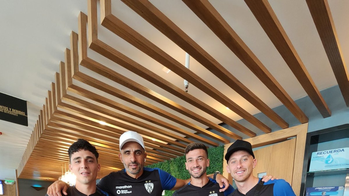 Una foto grupal antes de partir hacia Europa.