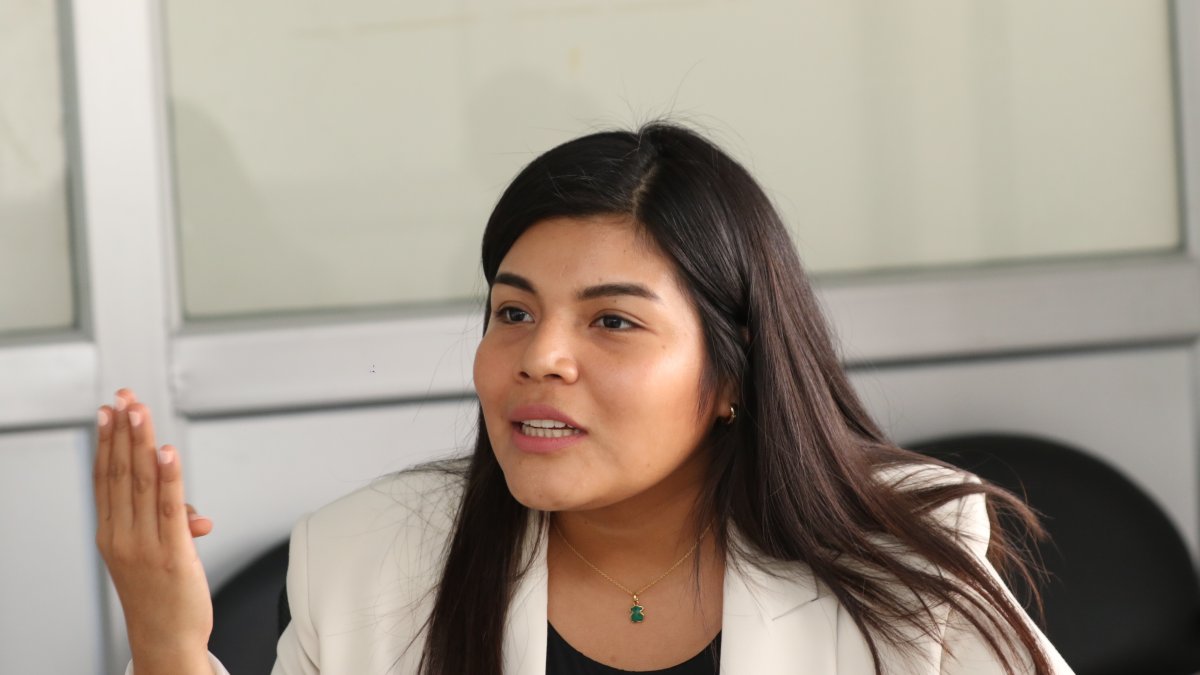 Figura. Chóez es Licenciada en Ciencias Políticas y Relaciones Internacionales con mención en Gestión Social y Desarrollo. Actualmente es concejala por el Partido Social Cristiano (PSC). 