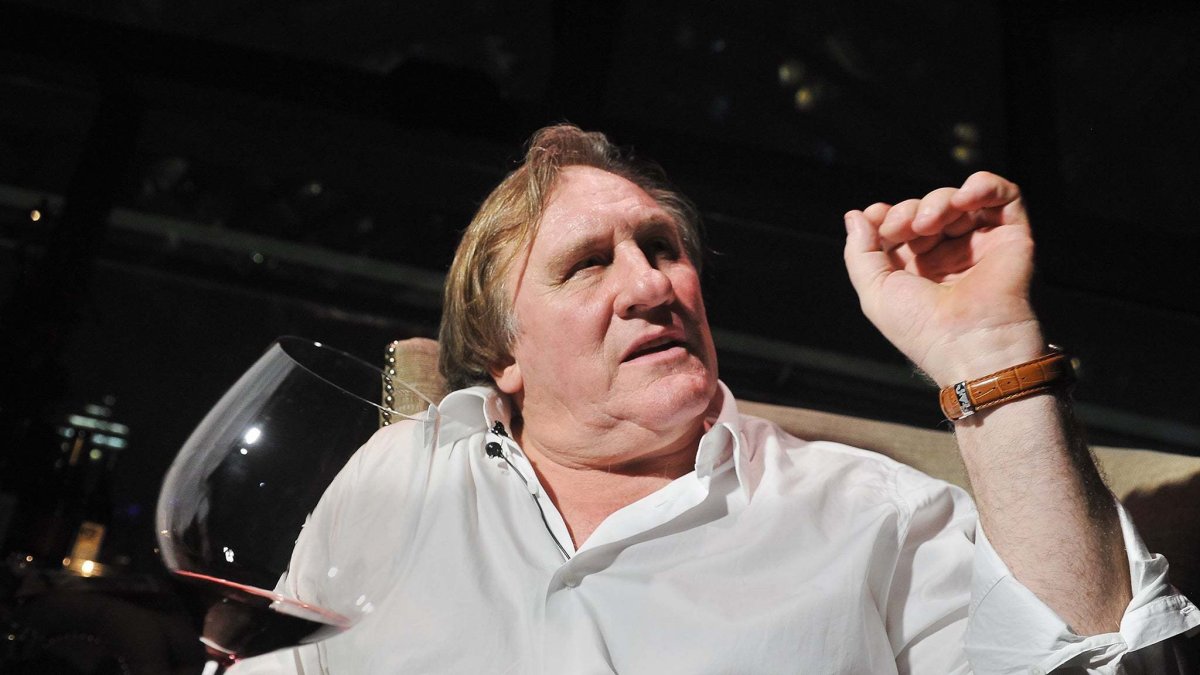 El actor es caballero de la Legión de Honor y de la Orden Nacional del Mérito, en Francia, y caballero Honorario de la Ordre national du Québec.