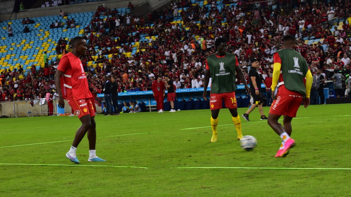 El lunes 10 de julio el plantel del Aucas empezó una minipretemporada con una charla con el cuerpo técnico encabezado por Santiago Escobar y chequeos médicos.