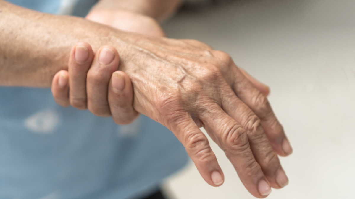 El Síndrome de Guillain Barré causa debilidad en miembros superiores e inferiores.