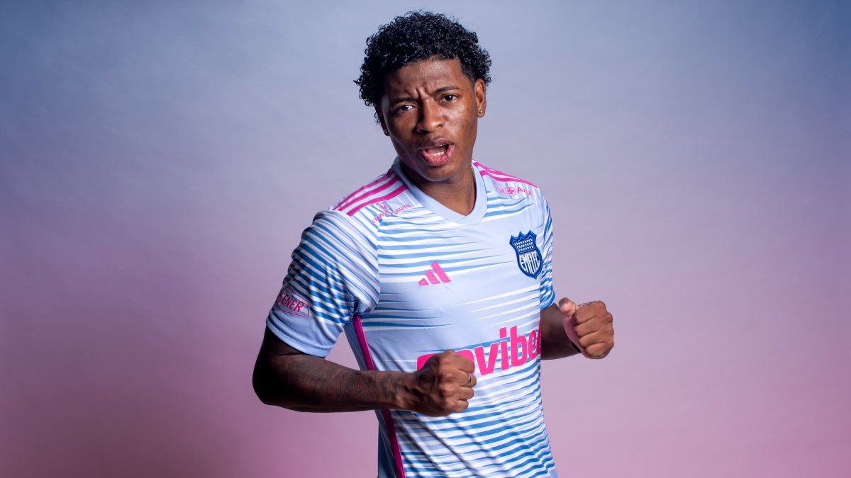 El club guayaquileño develó su uniforme alterno para los próximos meses.