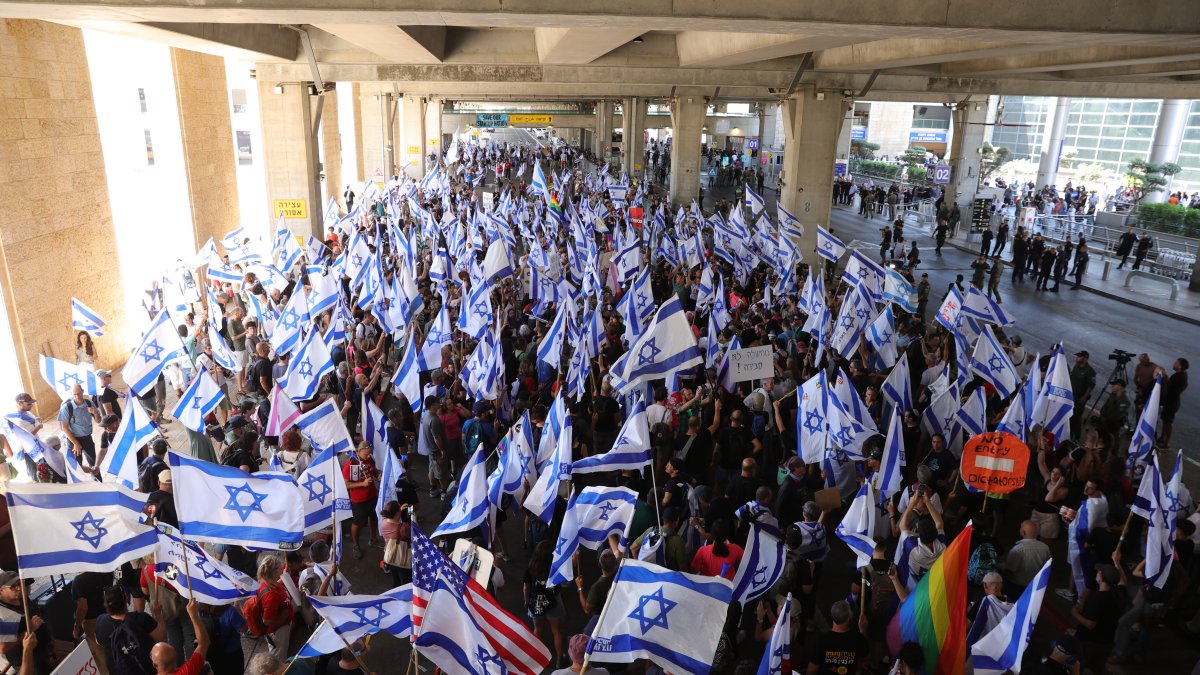 Protestas contra la reforma judicial que impulsa el primer ministro Benjamín Netanyahu en Tel Aviv.