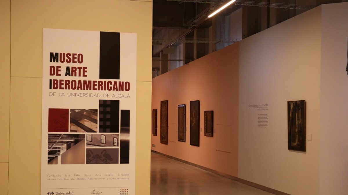 Actividad. se observan cuadros de una de las muestras recientes en la universidad española.