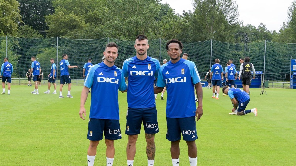 Ibarra (d) fue presentado como parte de los refuerzos de Real Oviedo.