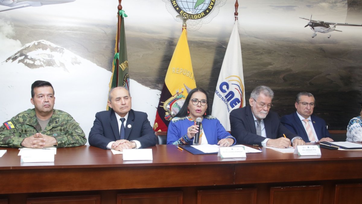 La presidenta del CNE, Diana Atamaint, explicó que debe estar cerrado el registro de proveedores para discutir el inicio de la campaña.