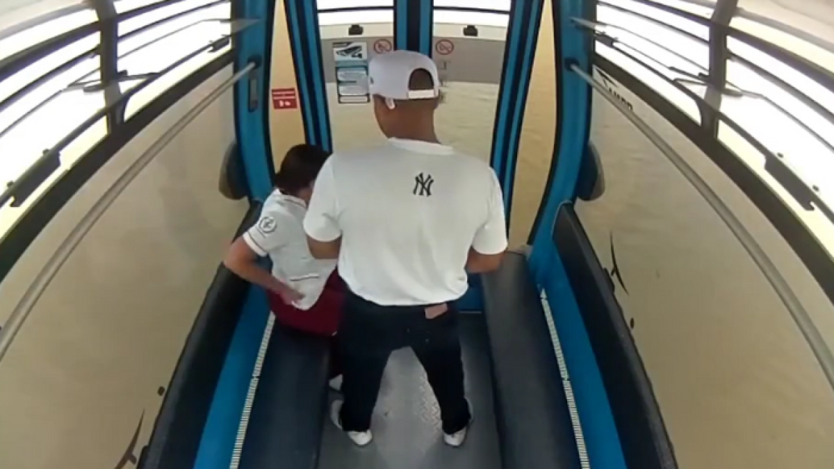 Se difundieron imágenes, en redes sociales, de un hombre y una mujer manteniendo relaciones sexuales en la Aerovía.