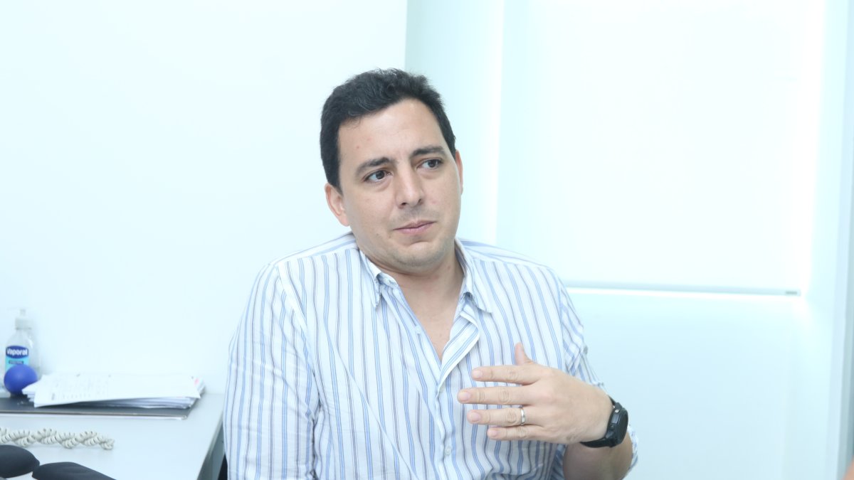 Carlos Jiménez es máster en planificación urbana y regional, graduado en la California State Polytechnic University Pomona, en EE.UU.