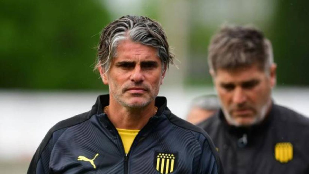 López tiene 3 títulos en su palmarés dirigiendo a Peñarol.