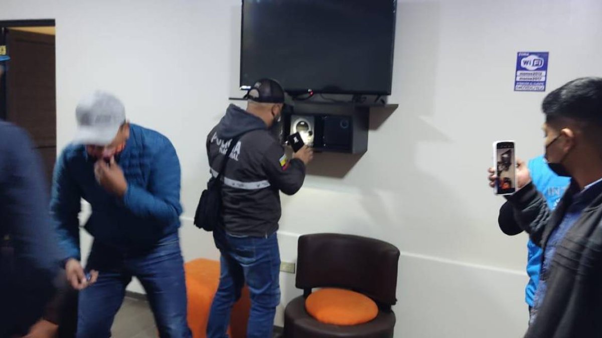 Hallazgo de cámaras escondidas en hostería de Tulcán.