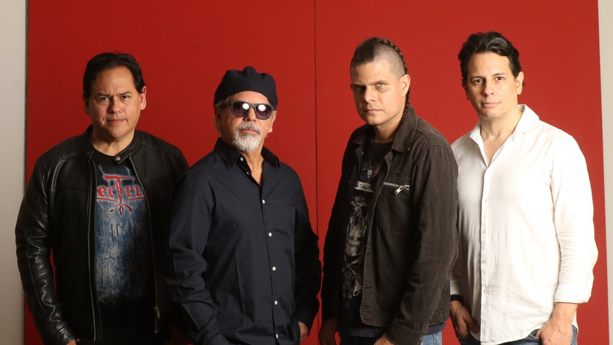 Los hermanos Andrés (baterista ) y Bilo Albán (tecladista), Yamil Chedraui (vocalista) y Antonio Montalván (guitarrista) llevan juntos 23 años. Son el núcleo duro de la banda.