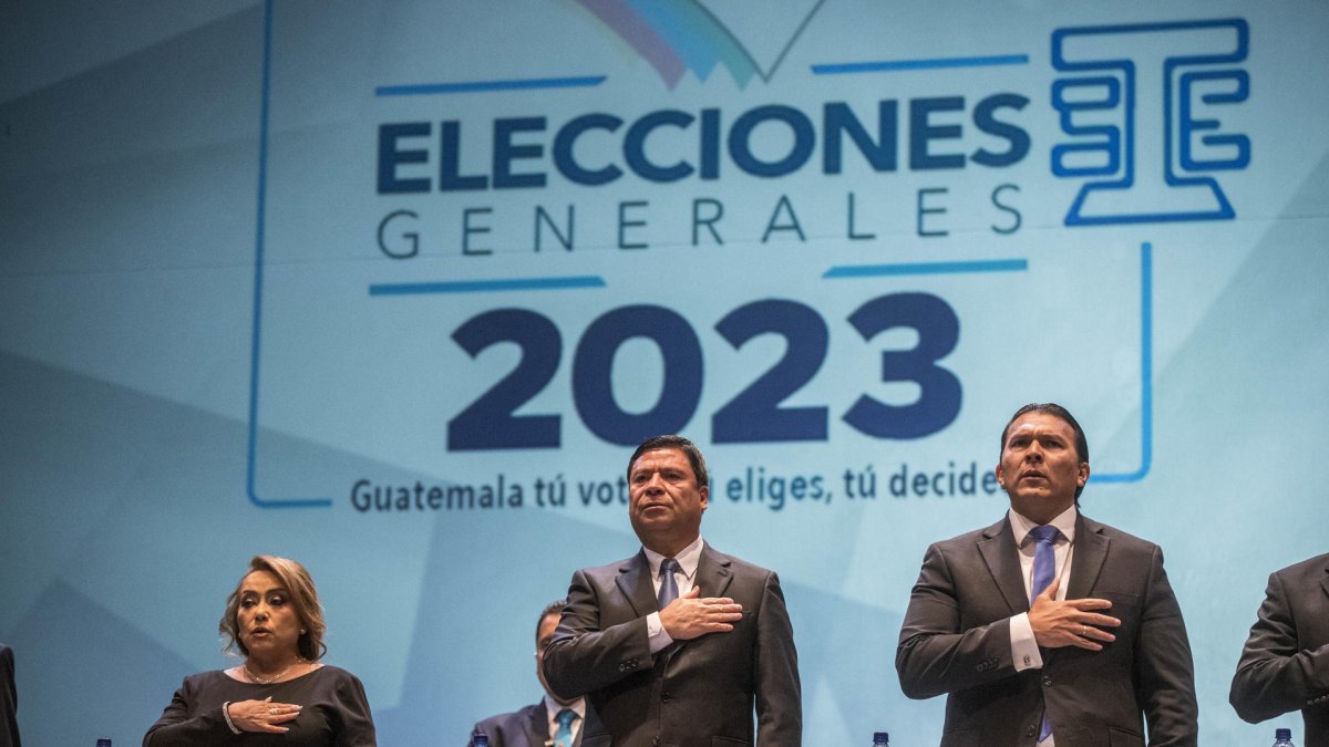 De izquierda a derecha, los magistrados Irma Elizabeth Palencia, Ranulfo Rafael Rojas y Gabriel Vladimir Aguilera en Ciudad de Guatemala (Guatemala), en una imagen de archivo.