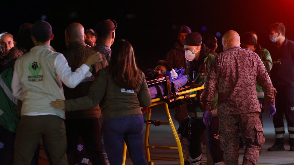 Fotografía de archivo de los niños rescatados en la selva colombiana a su llegada al Aeropuerto Militar de CATAM para ser trasladados al Hospital Militar en Bogotá (Colombia).