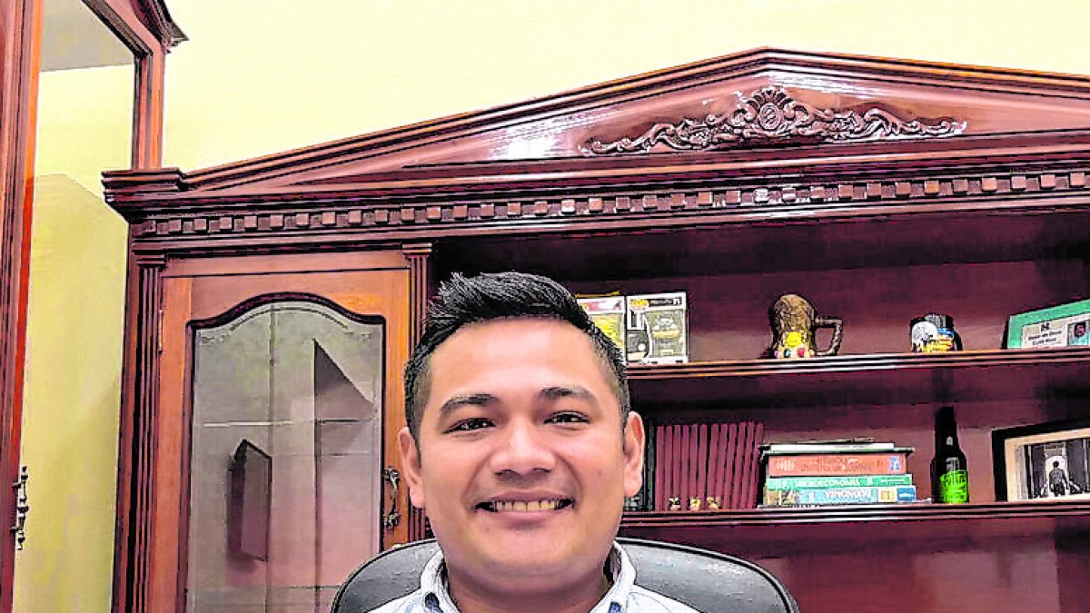 Actas. El director del Registro Civil de Yucatán, Juan de Dios Collí Pinto.