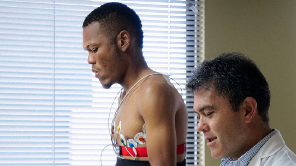 El volante Jefferson Valverde durante los chequeos médicos con los albos.