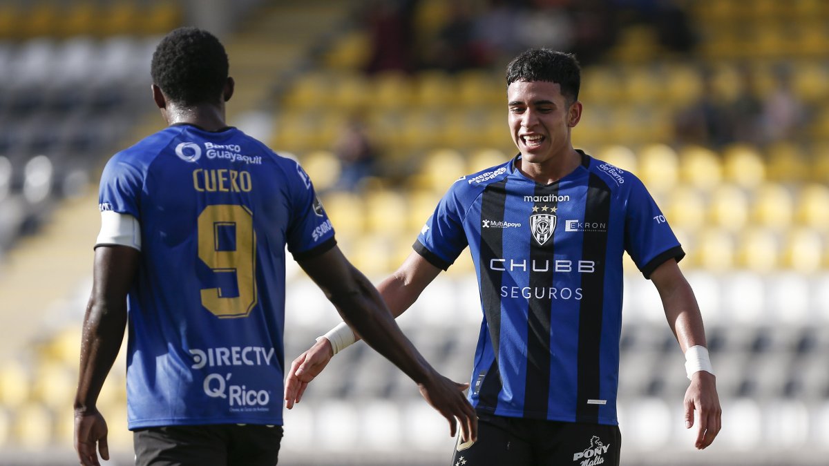 Kendry Páez (d) es la figura de los rayados que buscan sumar su segunda estrella.