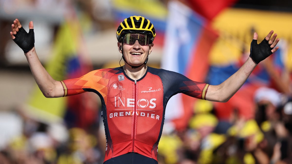 El festejo de Carlos Rodríguez tras sumar su primer triunfo en una etapa del Tour de Francia.