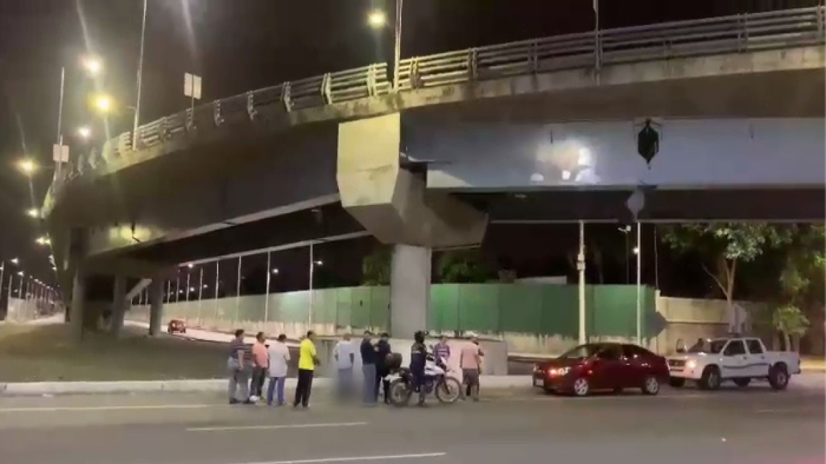 Una pareja murió en uno de los puentes que conecta Guayaquil y Samborondón.