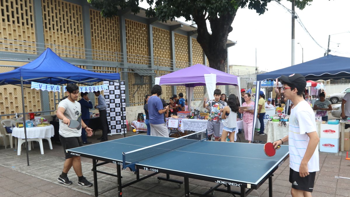 Un partido de tenis de mesa animó la jornada en la ciudadela.