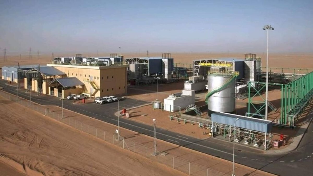 Panorama. El ministro de Petróleo reanudará la extracción de crudo