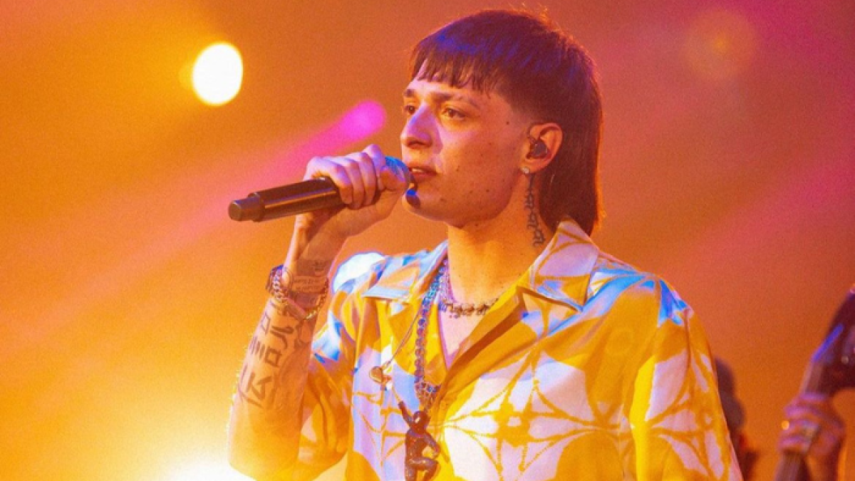 El artista del momento cuenta como nació su corte 'mullet'.