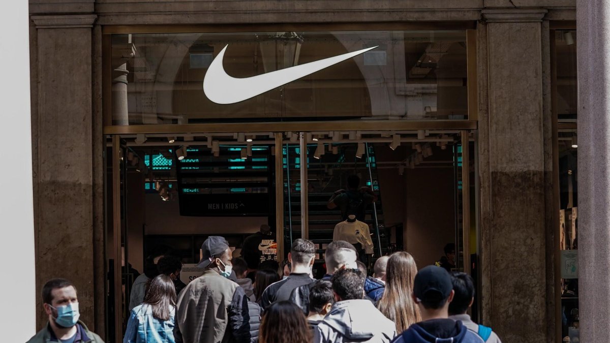 Marca.- Una de la tiendas donde se ve el logo de Nike.