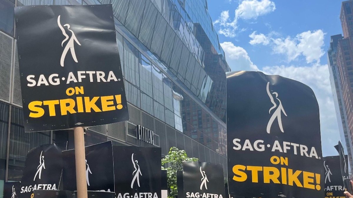 Cerca de 160.000 actores que pertenecen a SAG-AFTRA se unieron a la huelga junto a los más de 11.000 miembros del Sindicato de Guionistas de Estados Unidos que están en paro desde el 2 de mayo.