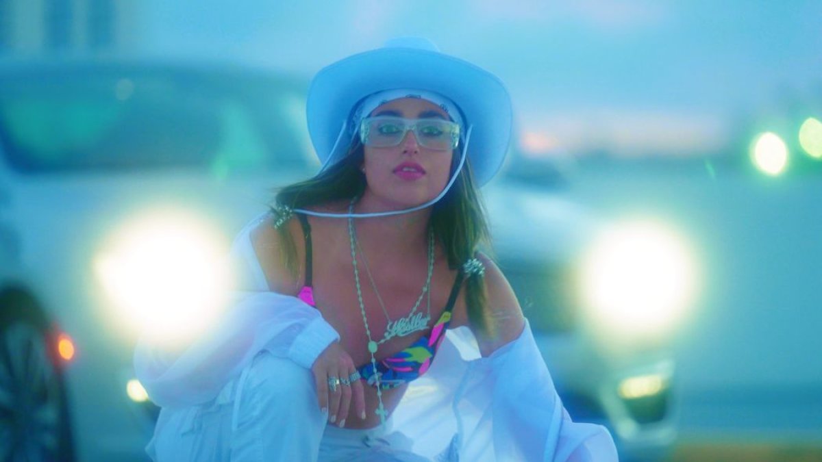 Nicole Favre tiene 25 años.