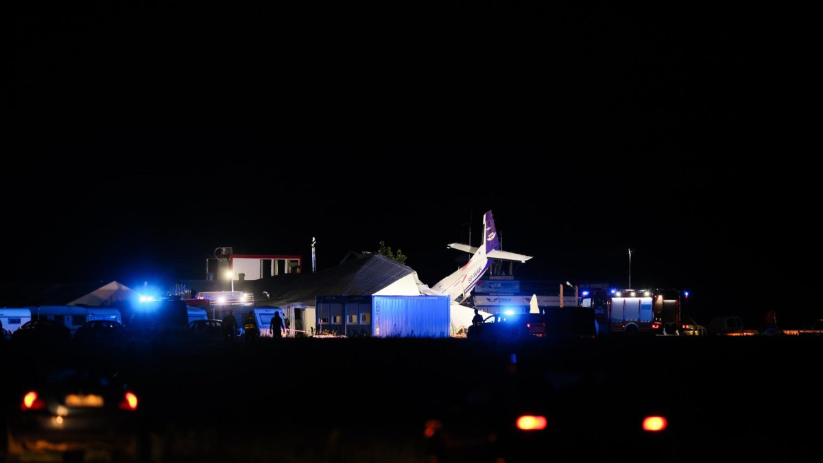 Vista general del accidente aéreo en Varsovia.