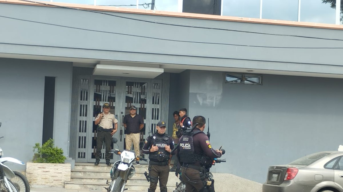 Mosquera, junto a otro sospechoso, fueron trasladados al complejo penitenciario de Guayas.