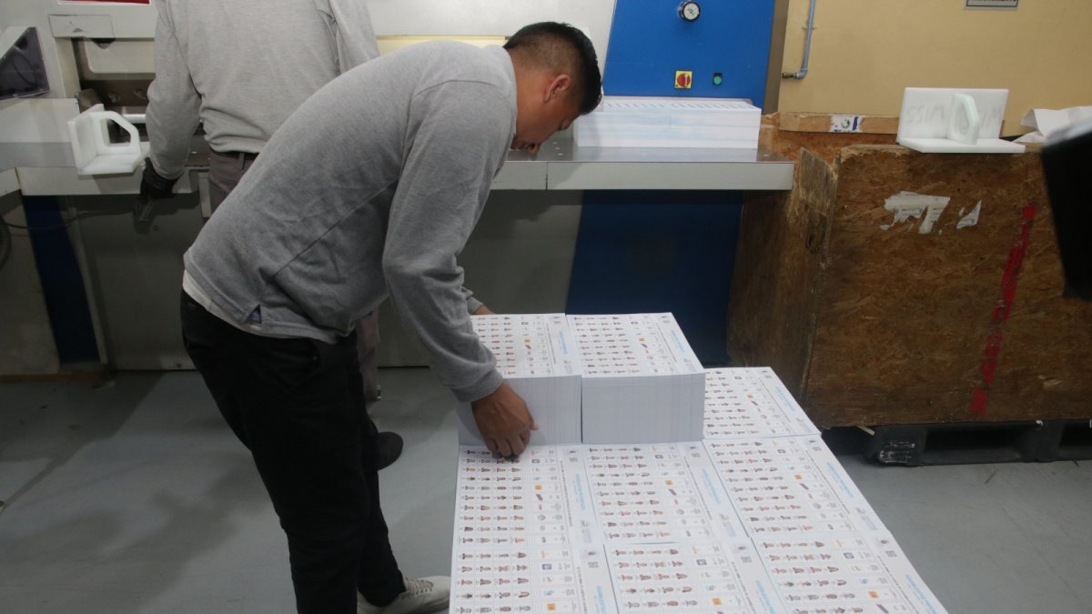 Avances. La impresión de las papeletas terminó para 15 provincias y las de binomio presidencial avanzan.