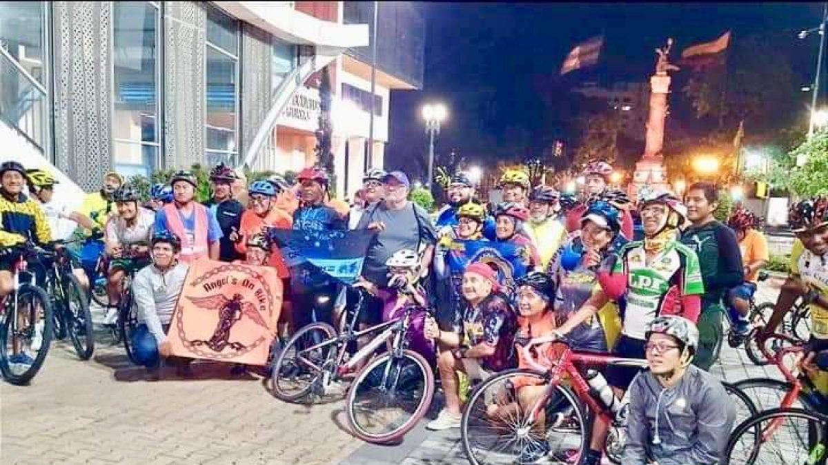 Cada mes en la Plaza de Casa de la Cultura se reúnen los líderes.