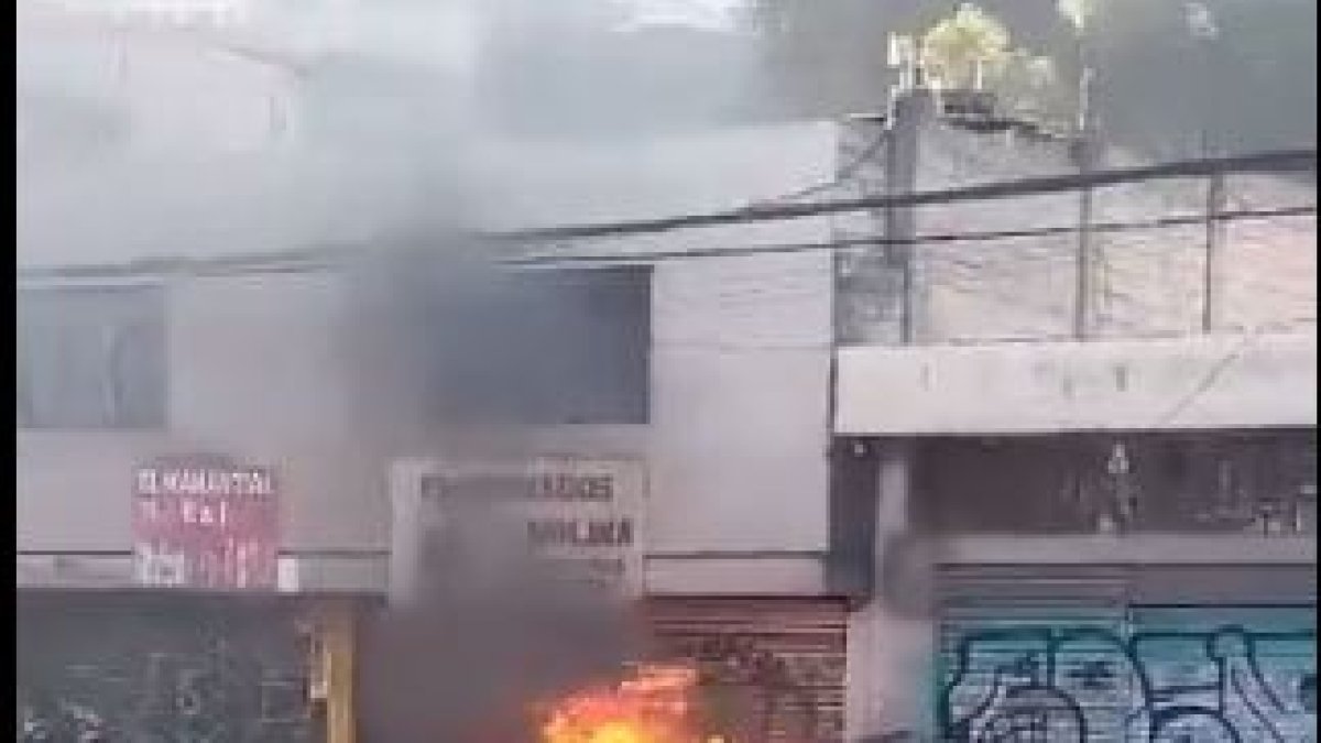 Pérdida. La parte frontal del vehículo fue la principal en incinerarse