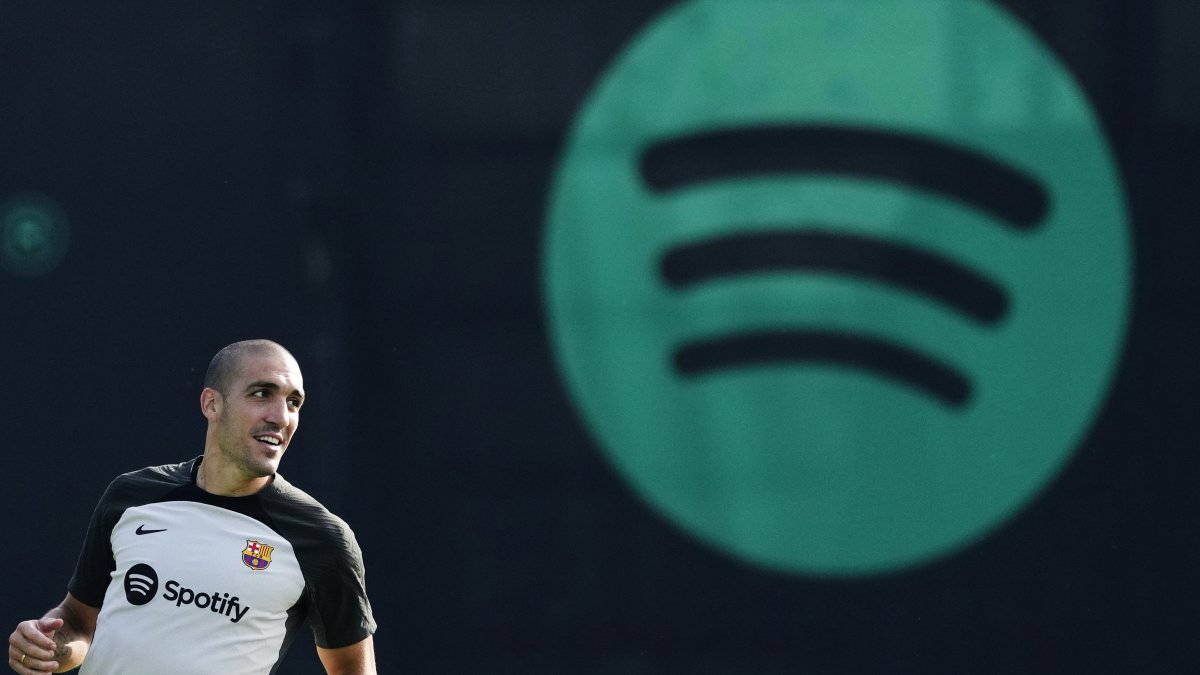 El jugador del FC Barcelona Oriol Romeu durante el entrenamiento que el equipo azulgrana ha llevado a cabo este miércoles 19 de julio en la ciudad deportiva Joan Gamper.