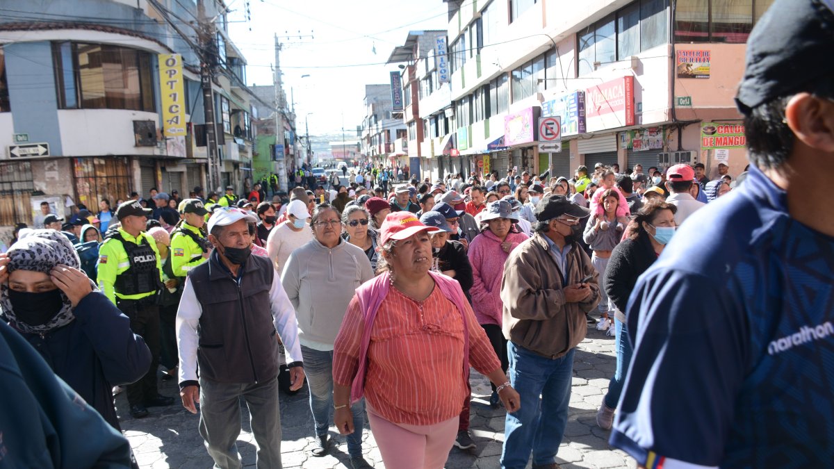 Protesta. Vecinos indignados por los constantes delitos salieronn a las calles a pedir y exigir seguridad.