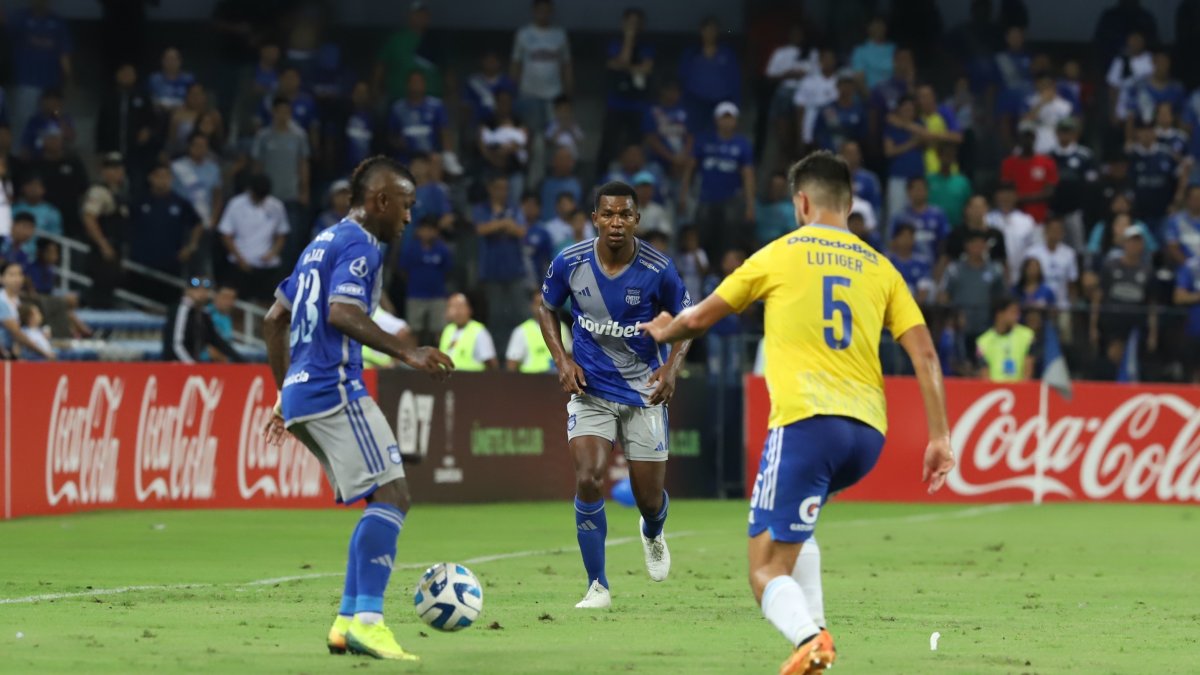 Miler Bolaños (i), delantero eléctrico, volvió a jugar como extremo por derecha en la vuelta ante Sporting Cristal.
