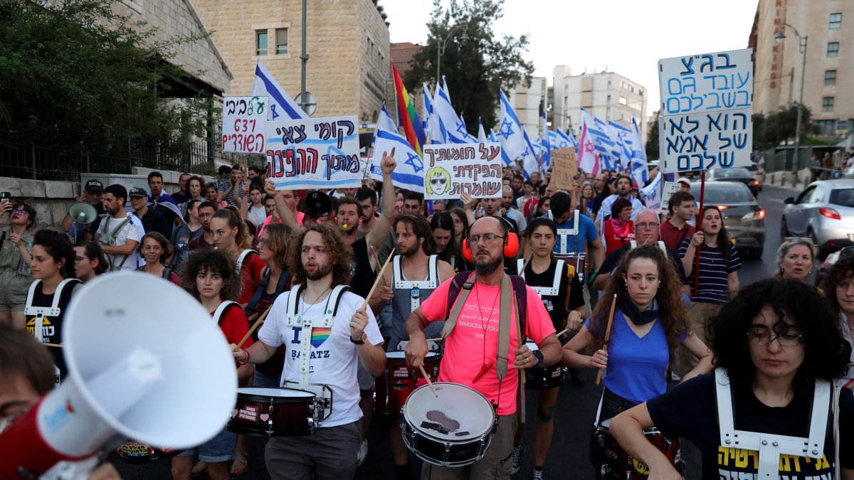 Manifestantes antigubernamentales participan en una protesta contra la reforma del sistema judicial israelí en Jerusalén, el 20 de julio de 2023.