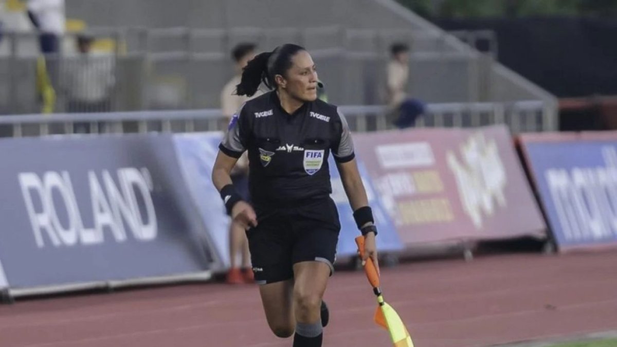 Mónica Amboya ya imparte justicia en los torneos tanto de varones como de mujeres en Ecuador.